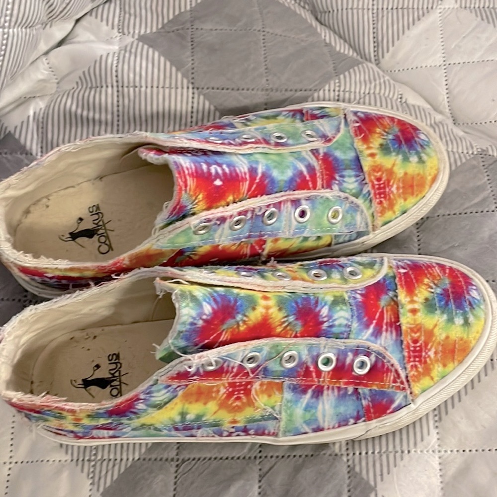 Corkys tie dyed size 8 comfy with the pull ons no laces Excellent used condition